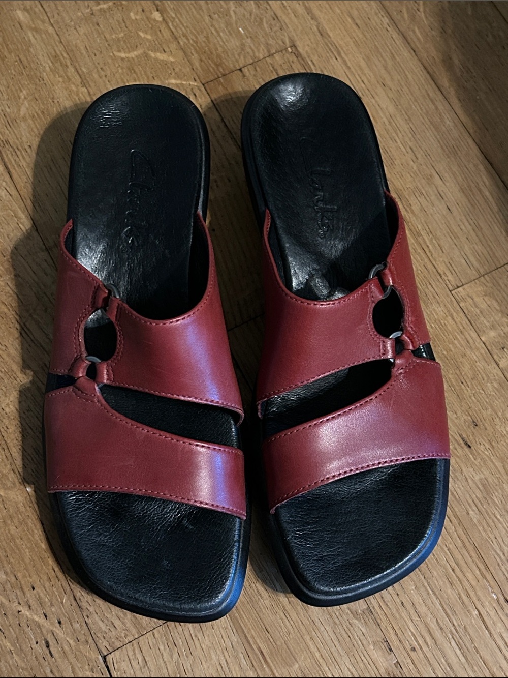 Clarks Women’s Red Leather Slide Sandals size 7N